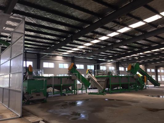 Maszyny do recyklingu plastikowych butelek PET 3000 kg / h z myciem kruszącym