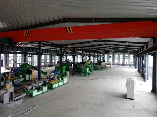 Maszyny do recyklingu plastikowych butelek PET 3000 kg / h z myciem kruszącym