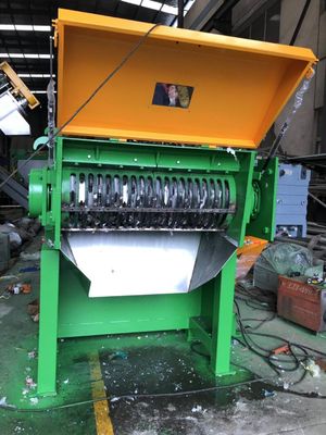Hydrauliczna maszyna do rozdrabniania włókien PET z pojedynczym wałem