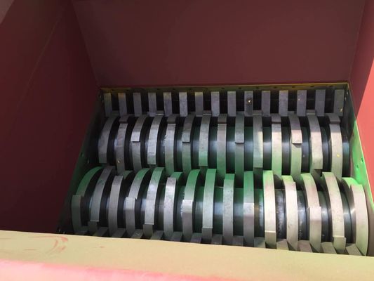 38 ostrzy 18,5kW Plastikowa niszczarka bębnowa, rozdrabniacz z podwójnym wałem o niskim poziomie hałasu